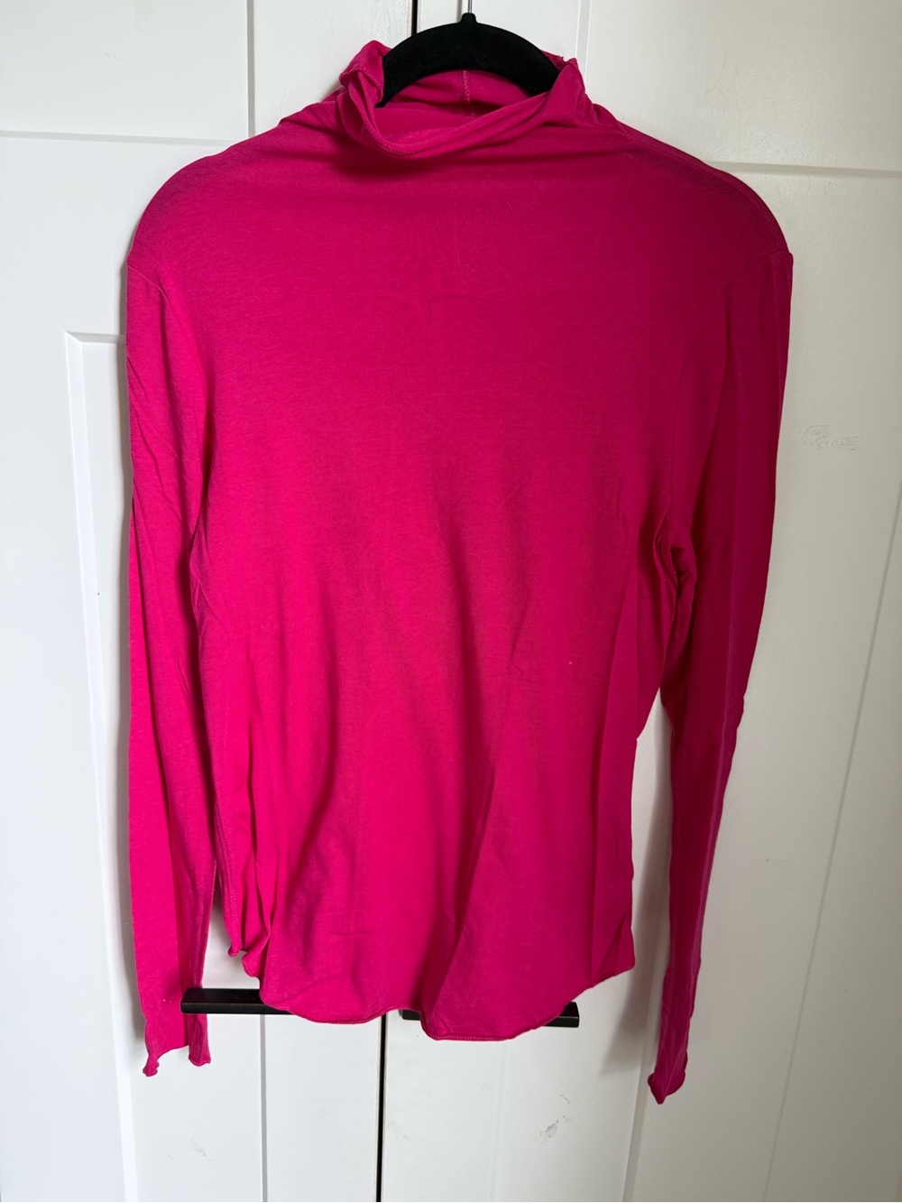 GAP Fuchsia Feather Turtleneck size S. Like new.